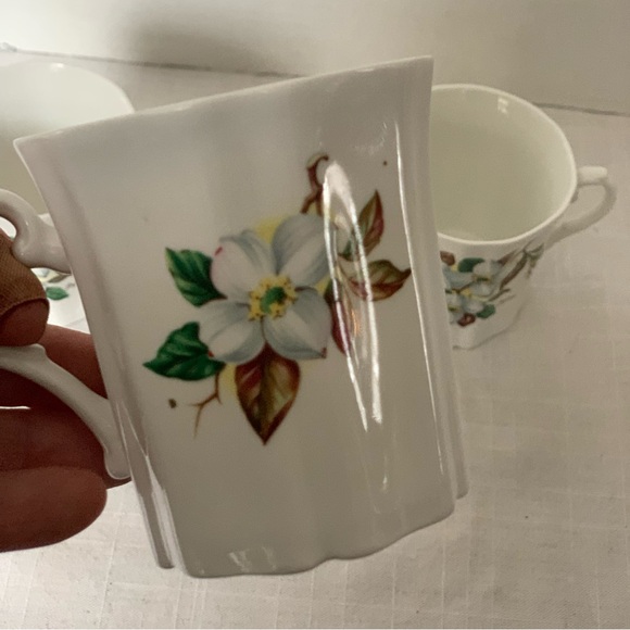 ROYAL GRAFTON | Set of 3 | Dogwood pattern. Bone China Mugs. - Picture 2 of 8